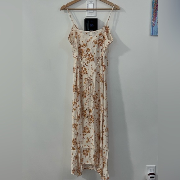 Kivari Floral Maxi Dress - Picture 2 of 3